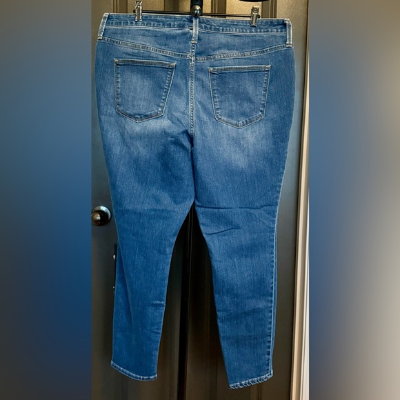 Universal Thread Women’s Size 18/34 Blue Jeans NWOT Nice - Picture 2 of 16